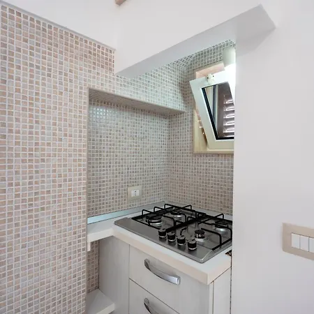 Tritone 30 Apartament *